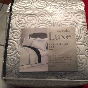 NWT Luxe satin quilt set, king size
